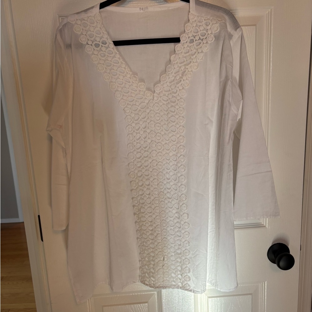 Chic White Lace Women's Tunic